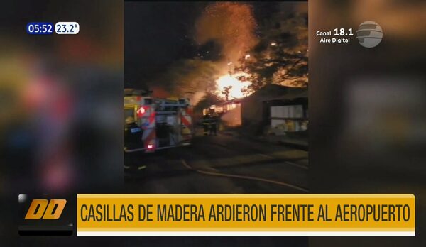 Casillas de madera ardieron en llamas frente al aeropuerto internacional | Telefuturo