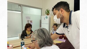 Enseñarán a abuelitos a usar WhatsApp y Bolt