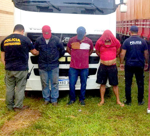 Atrapan a tres sujetos y recuperan camión semi remolque robado - La Clave