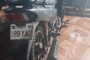 Descubren a delincuente que intentó hurtar motocicleta en estacionamiento de shopping