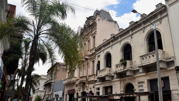ANDE anuncia que retirará cables aéreos irregulares sobre la calle Palma