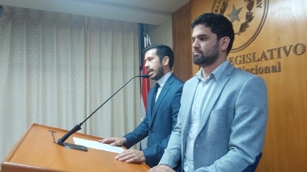Renunció el presidente del PEN