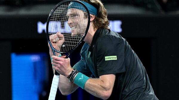 Sinner, a semifinales contra Djokovic