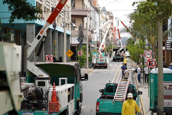 ANDE confirma retiro de cables irregulares de calle Palma