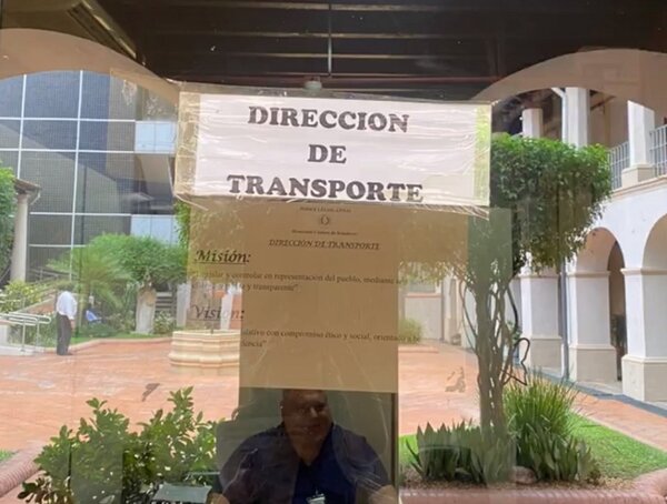 Dirección de Transporte del Senado cuenta con más jefes que subordinados · Radio Monumental 1080 AM