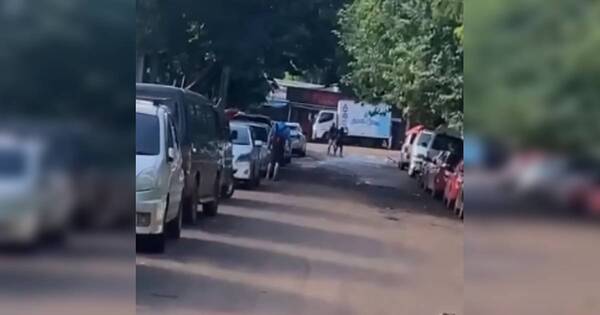 Diario HOY | Cuchillo en mano, “chespis” protagonizan nueva riña en el mercado de Ciudad del Este