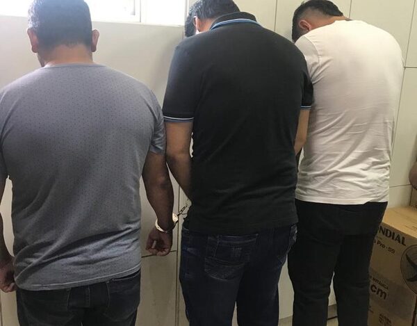 Detienen a tres sujetos que ofrecían 47 celulares de alta gama robados