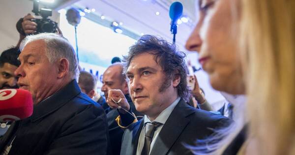 La Nación / Javier Milei da marcha atrás con recorte al cine