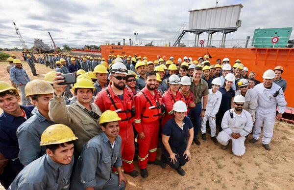 Santiago Peña participó del bautismo al dique flotante “Agustín de la Guardia” en Villeta - ADN Digital
