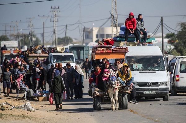 Habitantes de Gaza describen huida de Khan Younis ante ofensiva israelí