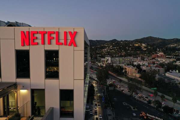 Acciones de Netflix suben más de 40%