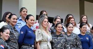 La Nación / Primera Dama participa en charla motivacional con mujeres del Grupo Lince
