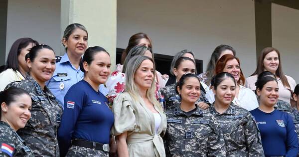 La Nación / Primera Dama participa en charla motivacional con mujeres del Grupo Lince
