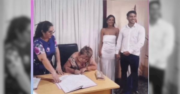 ¡Ya hubo casorio! Filtran fotos del casamiento civil de Tito Torres y Stephanie Ríos - EPA