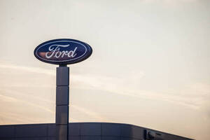 Ford lanza un nuevo sistema de "infotenimiento" con una pantalla de 48 pulgadas - Revista PLUS