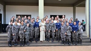 Primera dama realiza charla motivacional para mujeres del Grupo Lince - ADN Digital