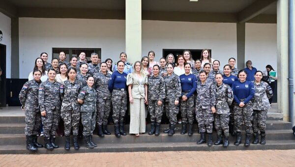 Primera dama realiza charla motivacional para mujeres del Grupo Lince - ADN Digital