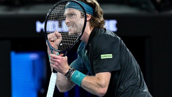 Sinner, a semifinales contra Djokovic