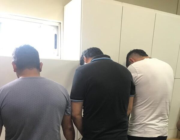 Detenidos por ofrecer a la venta lelus de alta gama robados recientemente