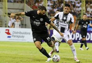 [VIDEO] En Olimpia debutó el "Oso" Pratto y comenzaron los memes