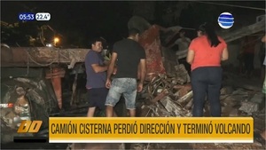 Camión cisterna atropelló varios vehículos y terminó volcado en Ñemby - Noticias Paraguay