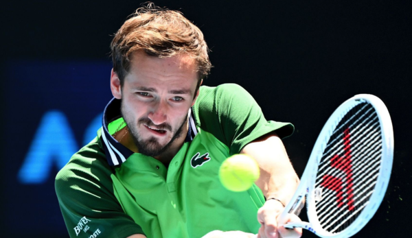 Versus / Medvedev ingresa entre los cuatro mejores del Abierto de Australia