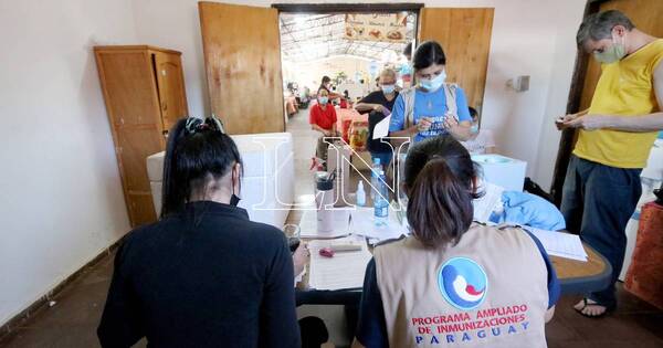 La Nación / Vacunación anticovid llega a mercados, municipios y asentamientos