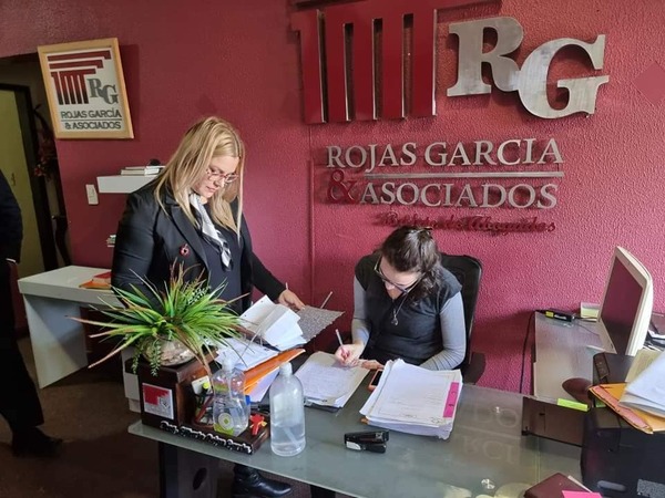 Jueza decreta prisión preventiva para abogada | 1000 Noticias