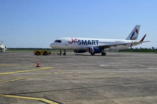 Huelga en Argentina afecta a 550 pasajeros en Paraguay por cancelación de vuelos