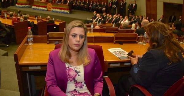 Diario HOY | Tras violar Constitución con doble sueldo del ‘mimado’, Kattya ‘huele juicio’ y ataca a periodistas