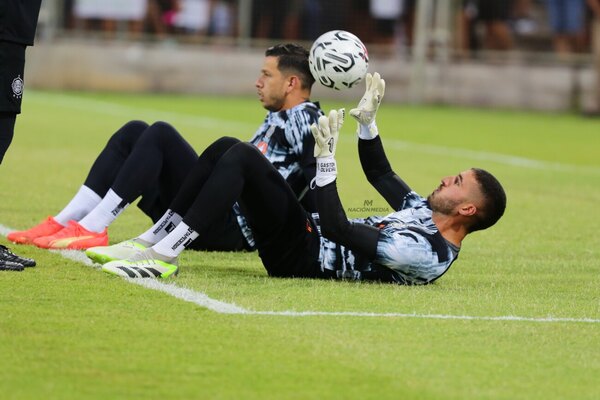 Versus / Gastón Olveira, la figura de Olimpia: “Ganando se corrige más fácil”