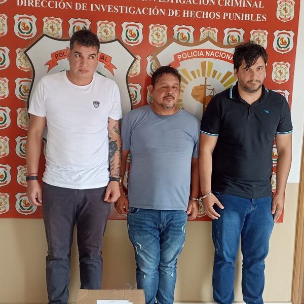 TRES DETENIDOS POR INTENTAR VENDER CELULARES ROBADOS - La Voz del Norte
