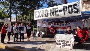 “Expo Ne-Pos” parodia nepotismo en el Congreso