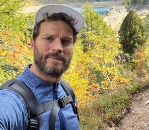 Jamie Dornan, de “50 sombras de Grey”, hospitalizado tras tocar una oruga venenosa - Gente - ABC Color