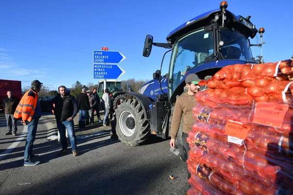 Agricultores franceses elevan sus reclamos contra el “pacto verde” europeo - Mundo - ABC Color