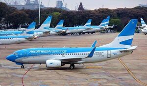 El transporte a茅reo en Argentina, afectado por el primer paro contra el Gobierno de Javier Milei - Revista PLUS