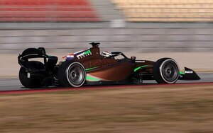 Versus / Duerksen se sube al F2 2024 en el shakedown en Barcelona