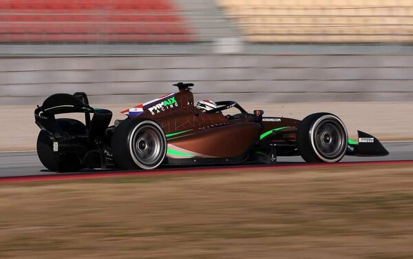 Versus / Duerksen se sube al F2 2024 en el shakedown en Barcelona