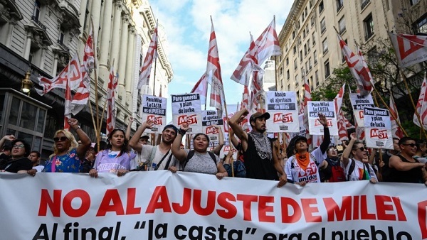 Sindicatos convocan huelga general contra reformas de Milei