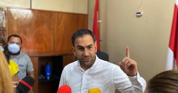 Felipe Salomón se desmarca de los intendentes y apoya la centralización del Fonacide