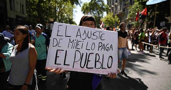 Diario HOY | Sindicatos de Argentina se manifiestan contra las reformas de Javier Milei