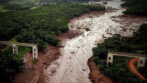 Cinco años después, ciudad brasileña aún siente trauma de colapso de dique minero