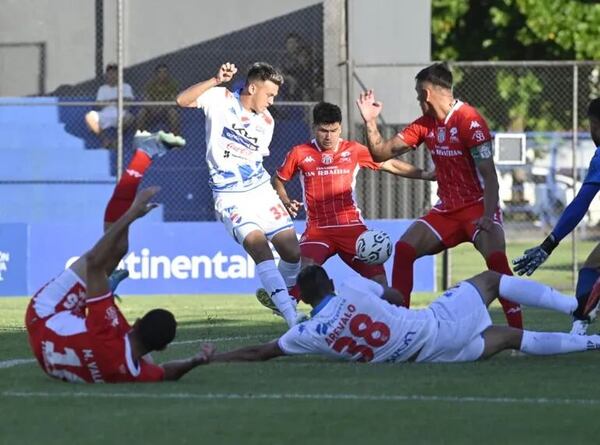 Juan Pablo Pumpido: “Merecimos ganar hasta con diez” - Fútbol - ABC Color
