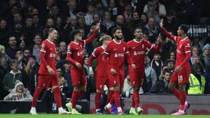 Liverpool resiste y se medirá al Chelsea en la final de la Copa de la Liga
