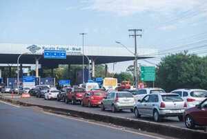 Huelga en Receita Federal afecta flujo de cargas en la frontera - ADN Digital