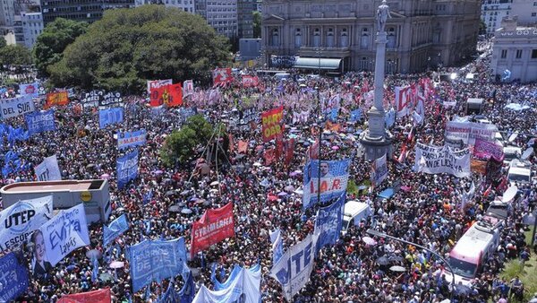 Milei enfrenta primera huelga general en Argentina - ADN Digital