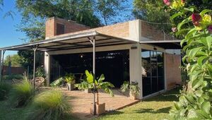 Puntalago: dos estilos de hospedaje en un entorno natural (en Altos)