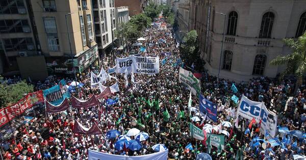 La Nación / Sindicatos salen a las calles contra las reformas de Milei