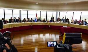 Senado tratará desafuero de Hernán Rivas, imputado por título mau de abogado - Política - ABC Color