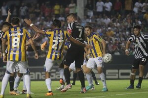 Versus / La confesión de "Tacuara" Cardozo al árbitro en el polémico gol liberteño